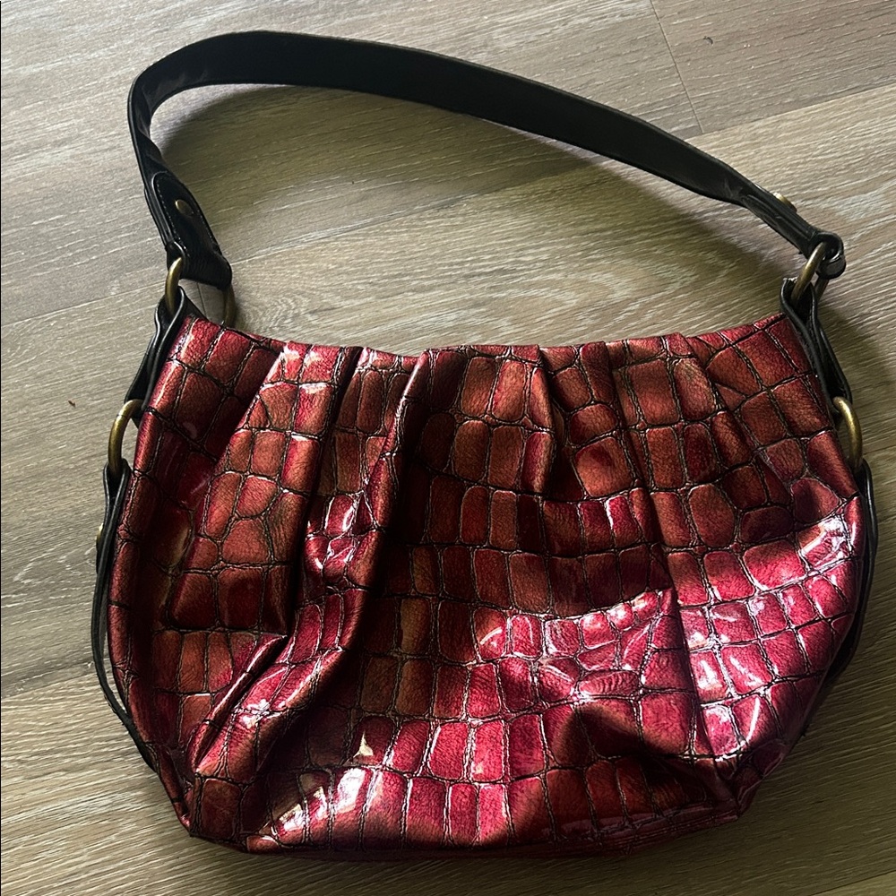 Vera Wang Elegant Red Crocodile Pattern Shoulder Bag